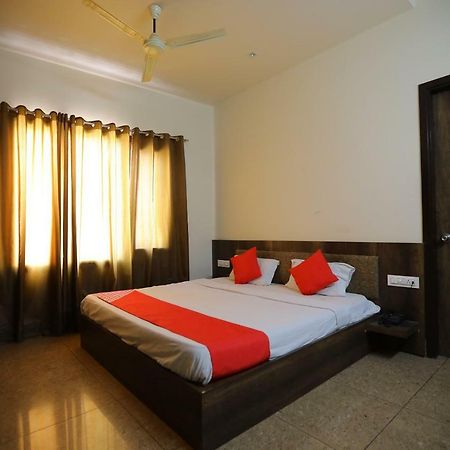 Oyo 40791 Hotel Hot N Fast Suratgarh Exteriör bild