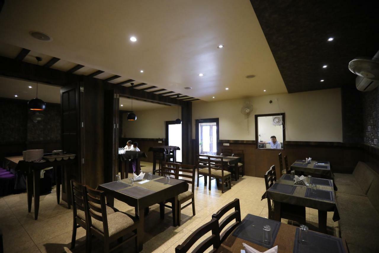 Oyo 40791 Hotel Hot N Fast Suratgarh Exteriör bild