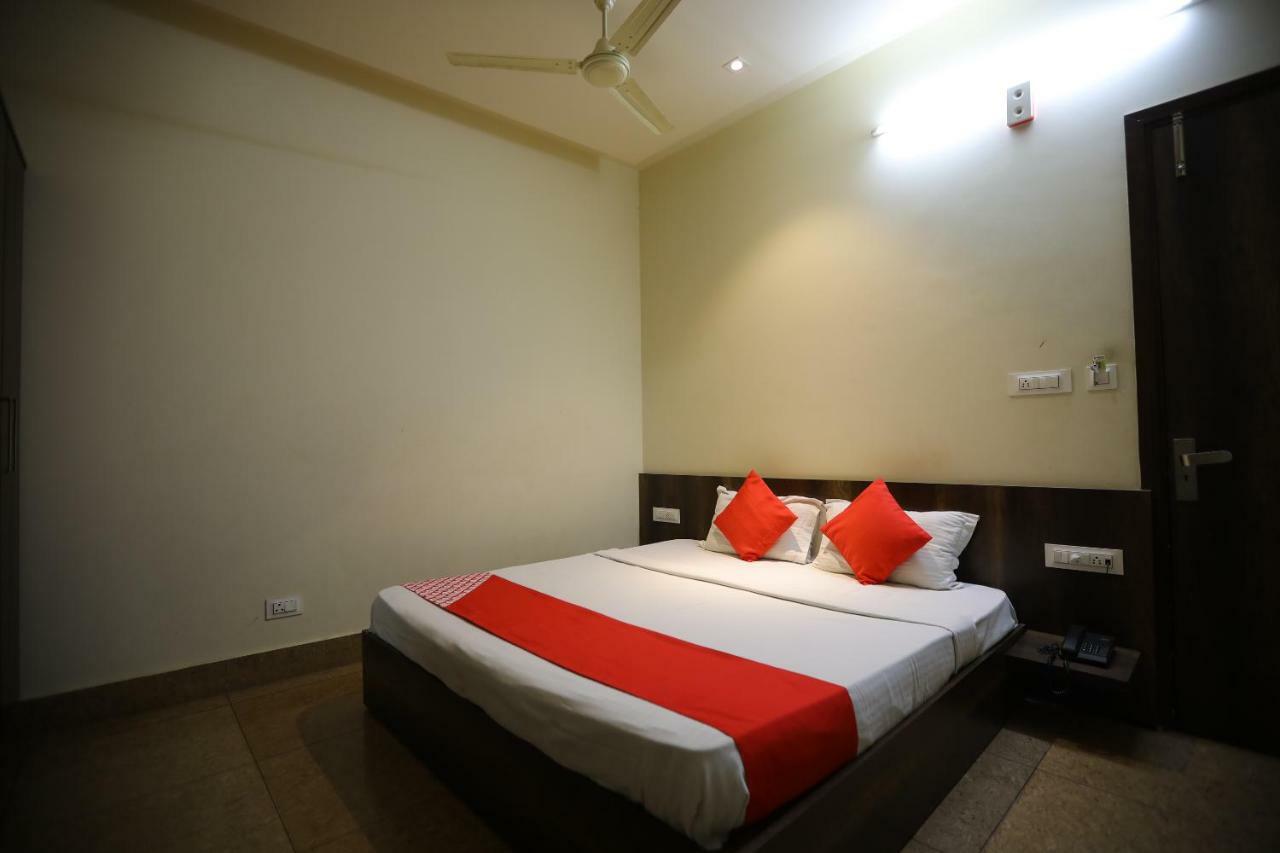 Oyo 40791 Hotel Hot N Fast Suratgarh Exteriör bild