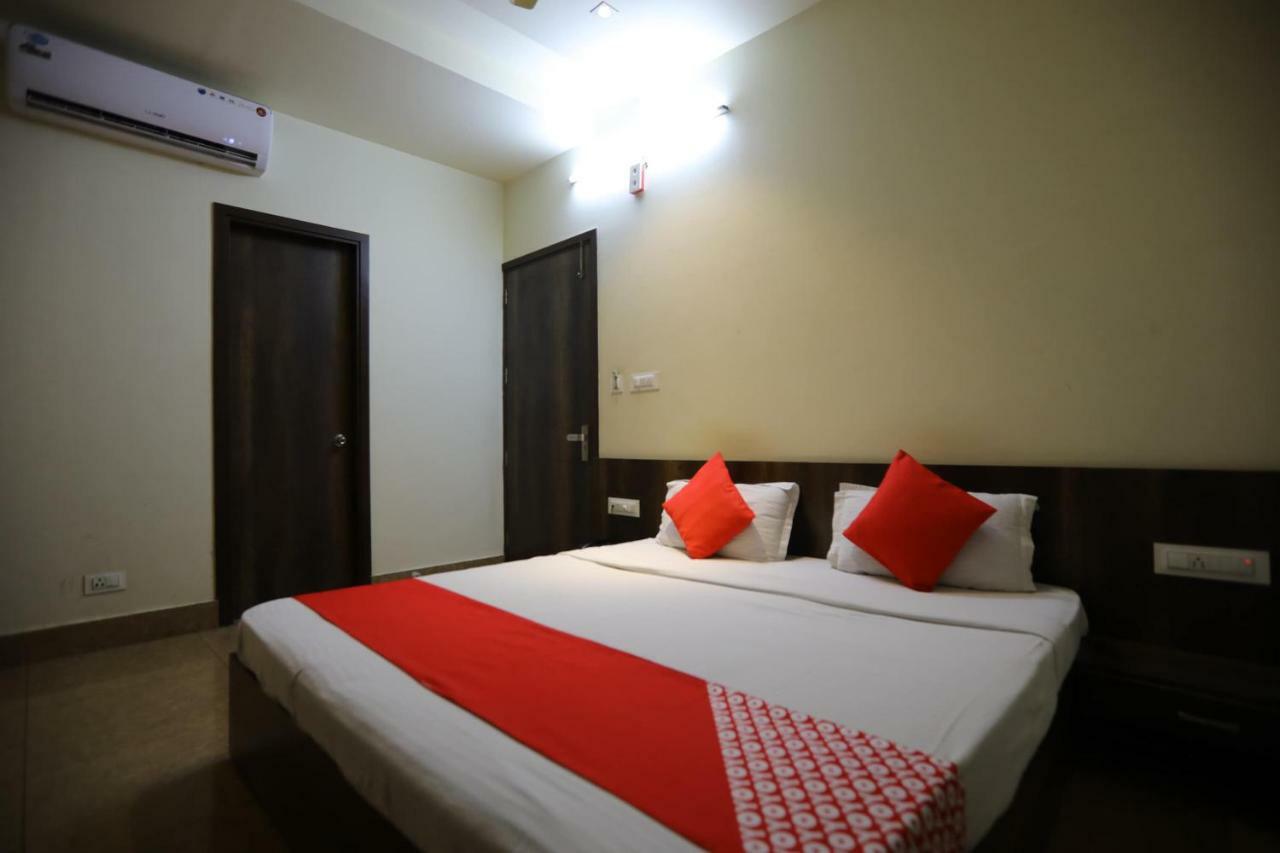 Oyo 40791 Hotel Hot N Fast Suratgarh Exteriör bild