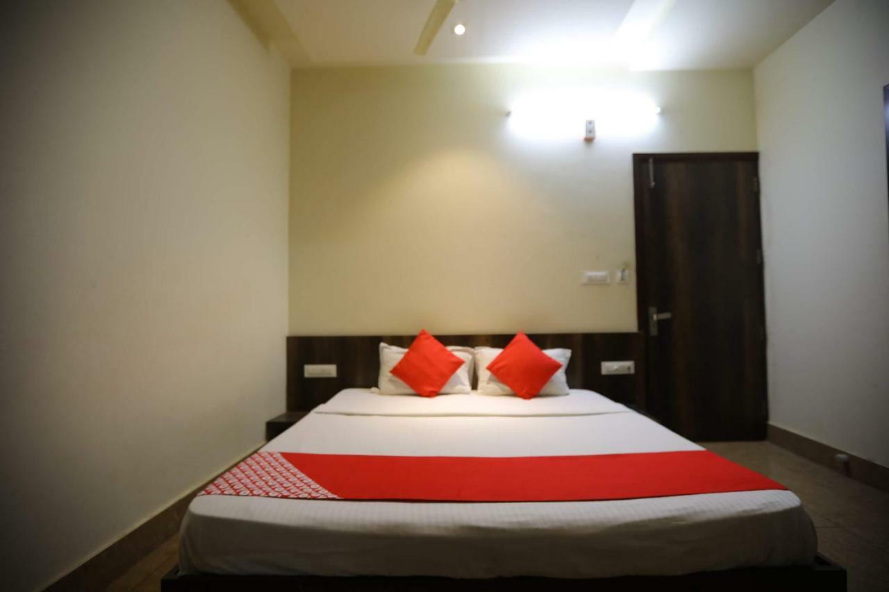 Oyo 40791 Hotel Hot N Fast Suratgarh Exteriör bild