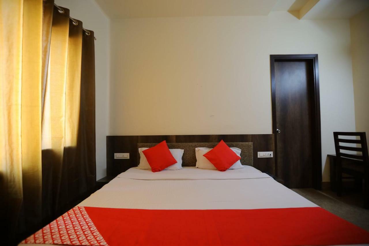 Oyo 40791 Hotel Hot N Fast Suratgarh Exteriör bild