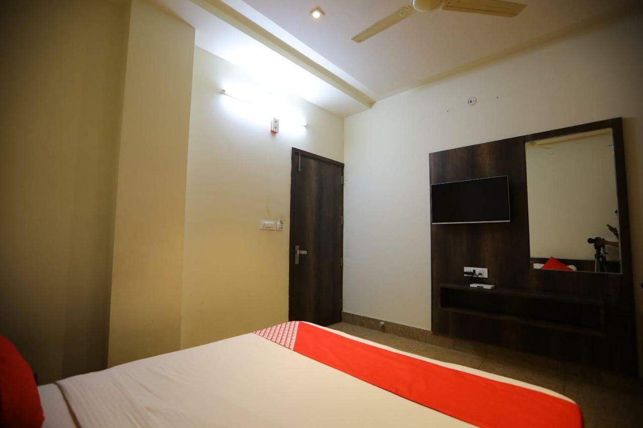 Oyo 40791 Hotel Hot N Fast Suratgarh Exteriör bild