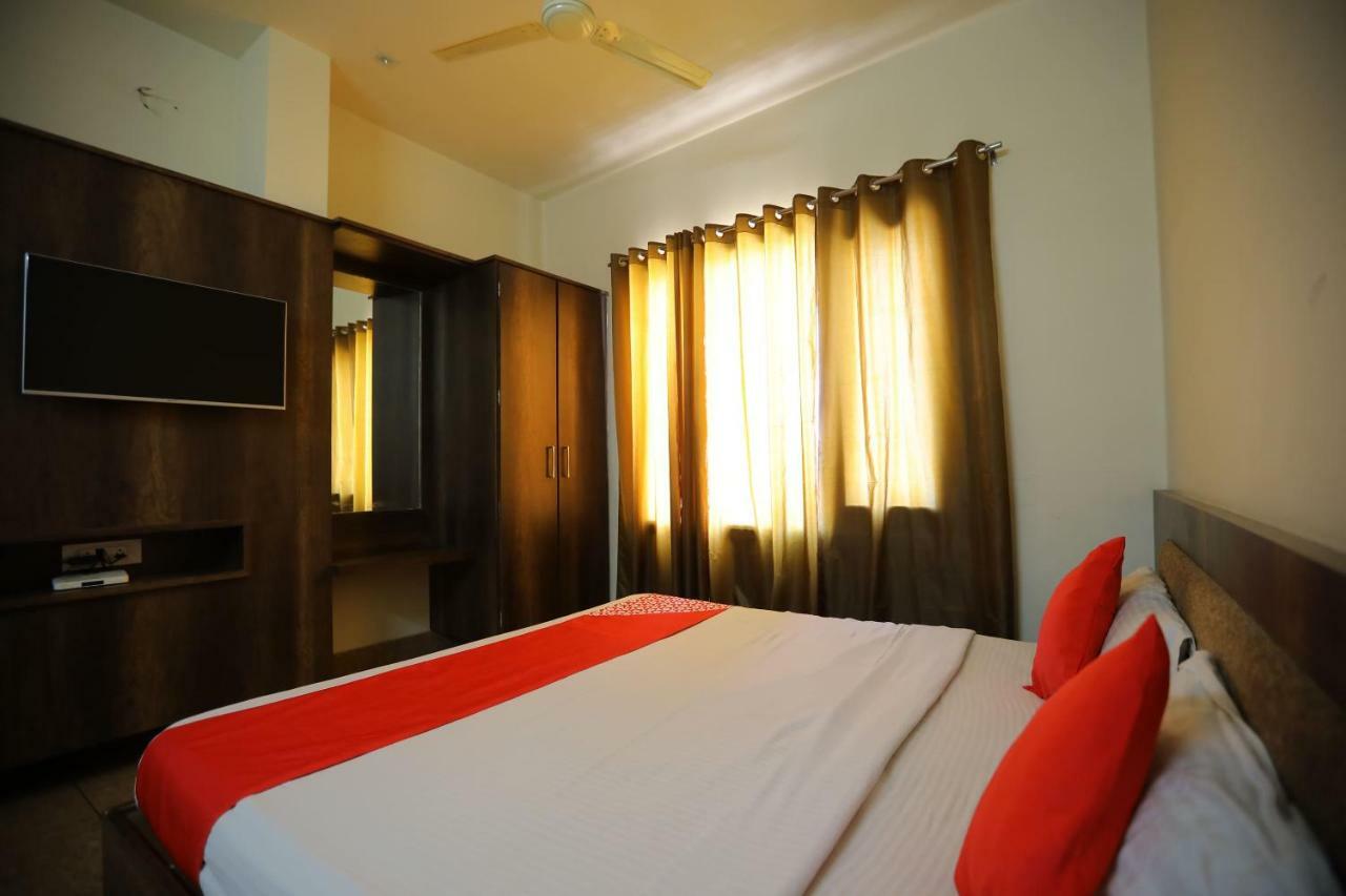 Oyo 40791 Hotel Hot N Fast Suratgarh Exteriör bild
